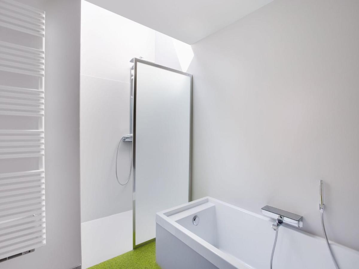 Modern Holiday Home In Scherpenheuvel With Infrared Sauna エクステリア 写真